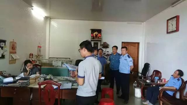 民警抓捕盜車團(tuán)伙時反被噴催淚劑