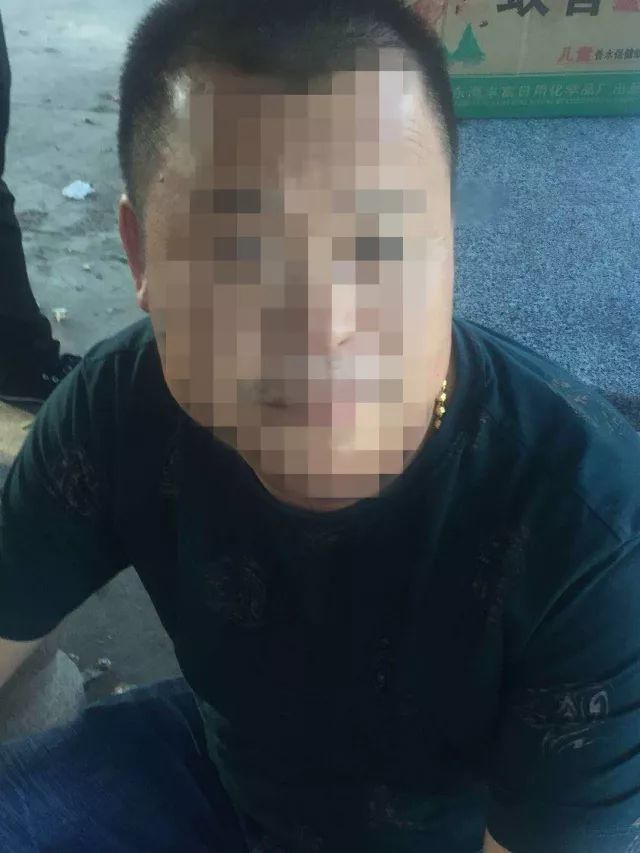 民警抓捕盜車團(tuán)伙時反被噴催淚劑
