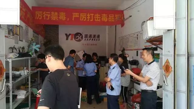 民警抓捕盜車團(tuán)伙時反被噴催淚劑